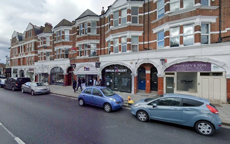 Dental Care Centre - Dental implants periodontist in London