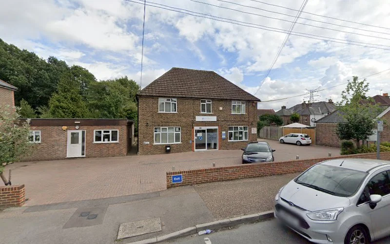 Marshall Dr N M - Dental clinic in Crawley