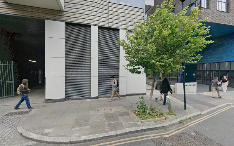 Mubi dental instruments - Dentist in London