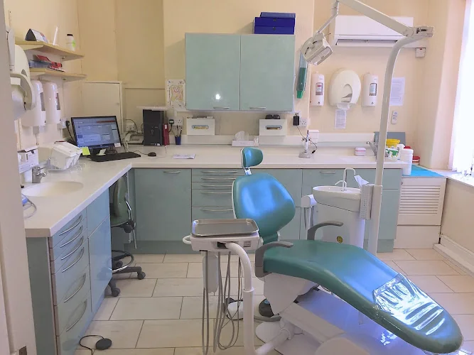 Holton Dental Centre - Dentist in Barry