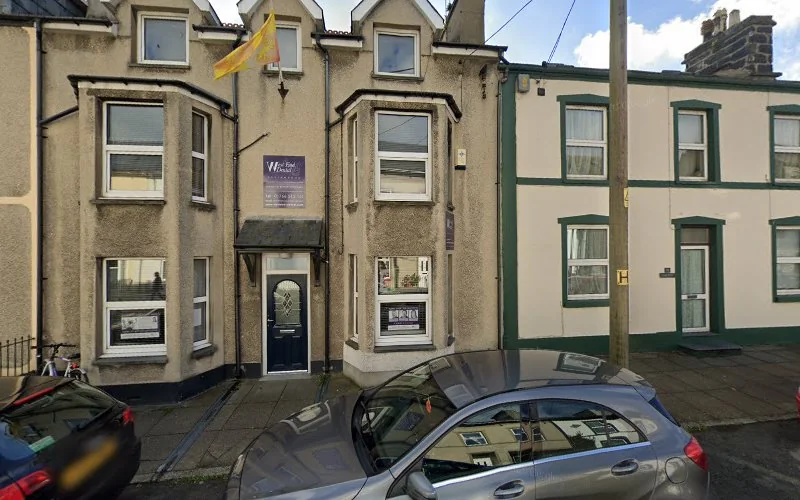 Edwards Dr I - Dentist in Porthmadog