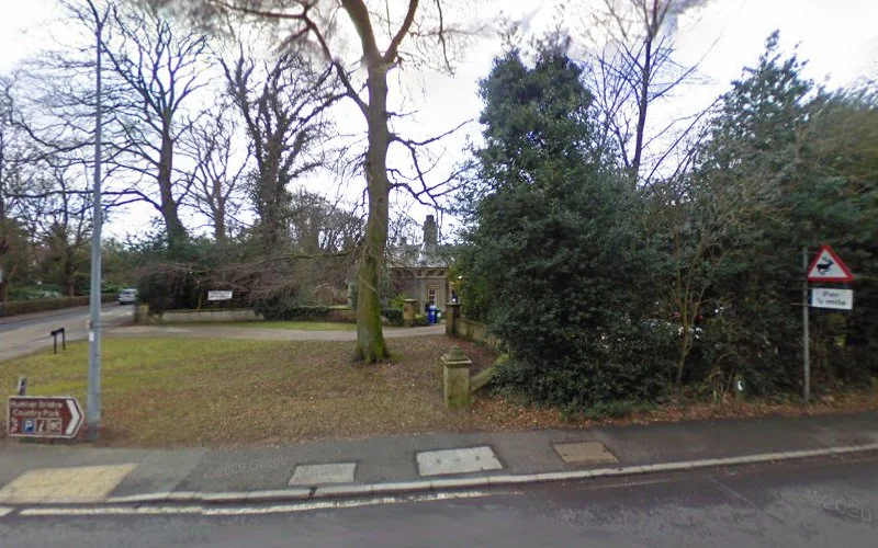 Fuller M - Dentist in Hessle