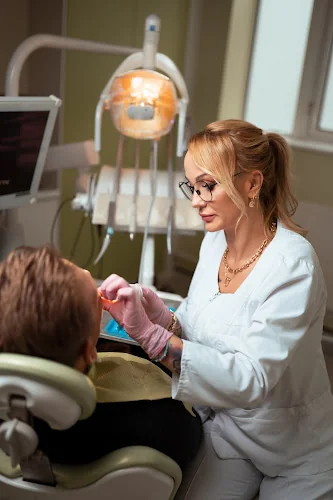 Este Dent - Dental clinic in Greenford