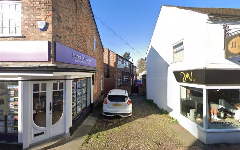 Dr Alex Frost - Cosmetic dentist in Nantwich