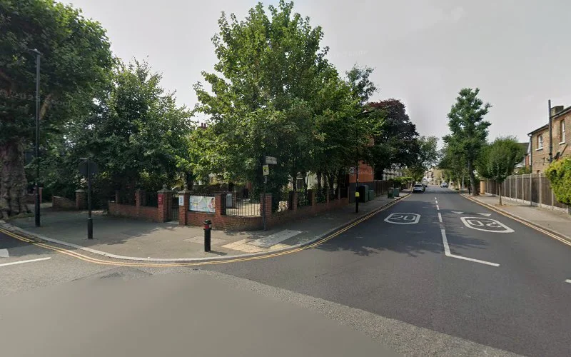 Sennett R - Dental clinic in London