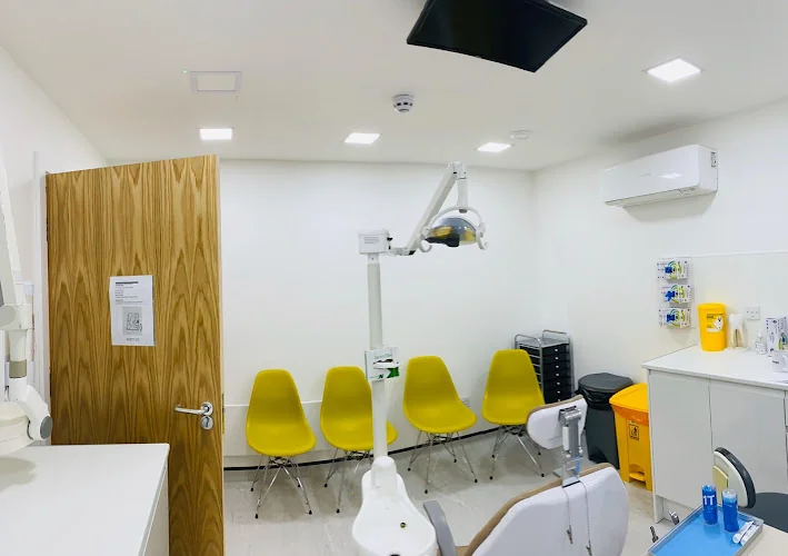 KEW BRIDGE DENTAL | Private & NHS Emergency Dentist Near Me | Invisalign | Endodontic Specialist | Dental Implants - Dental clinic in Brentford